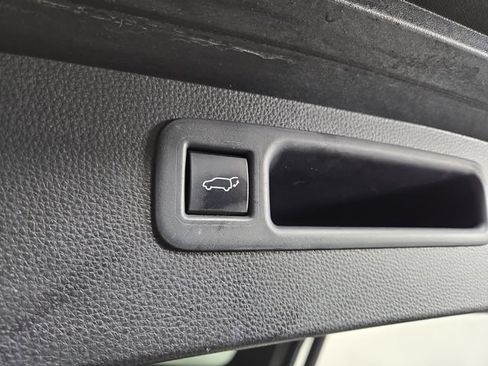 Used 2021 Toyota Highlander XLE AWD/4WD image 30