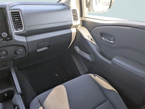 Used 2023 Nissan Frontier SV image 15