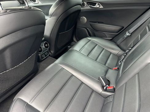 Used 2018 Kia Stinger GT2 RWD image 9