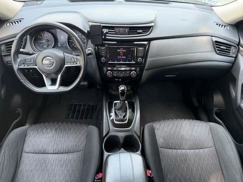 Used 2020 Nissan Rogue SV FWD image 3