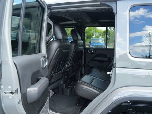 Used 2022 Jeep Wrangler Unlimited Rubicon w/ Trailer Tow Package AWD/4WD image 15