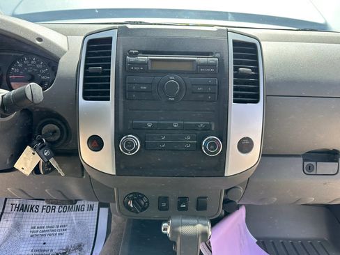 Used 2010 Nissan Frontier SE AWD/4WD image 18