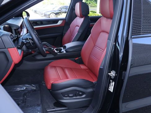 Used 2026 Porsche Cayenne Coupe image 12