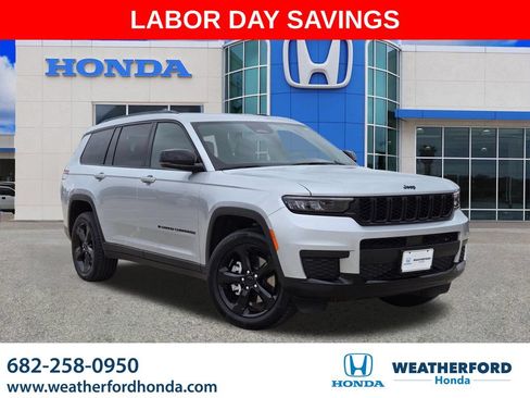 Used 2025 Jeep Grand Cherokee L Laredo RWD image 1