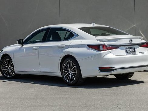 Used 2025 Lexus ES 300h w/ Premium Package FWD image 3