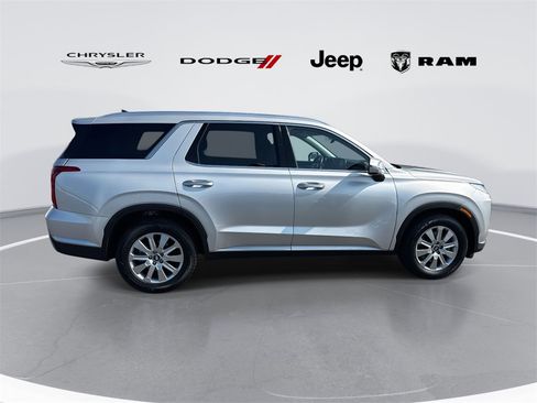 Used 2024 Hyundai Palisade SEL image 2