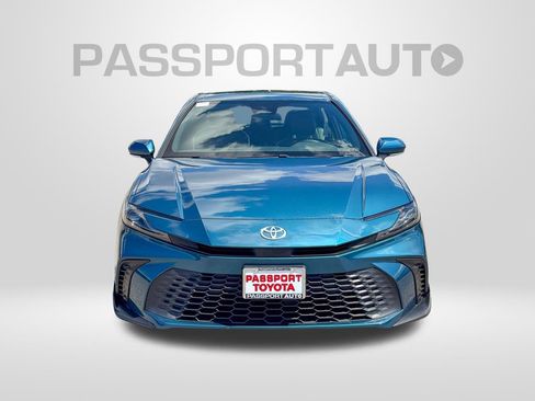 Used 2025 Toyota Camry SE FWD image 12