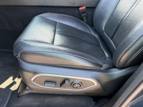 Used 2024 Jeep Wagoneer L Series II RWD image 32