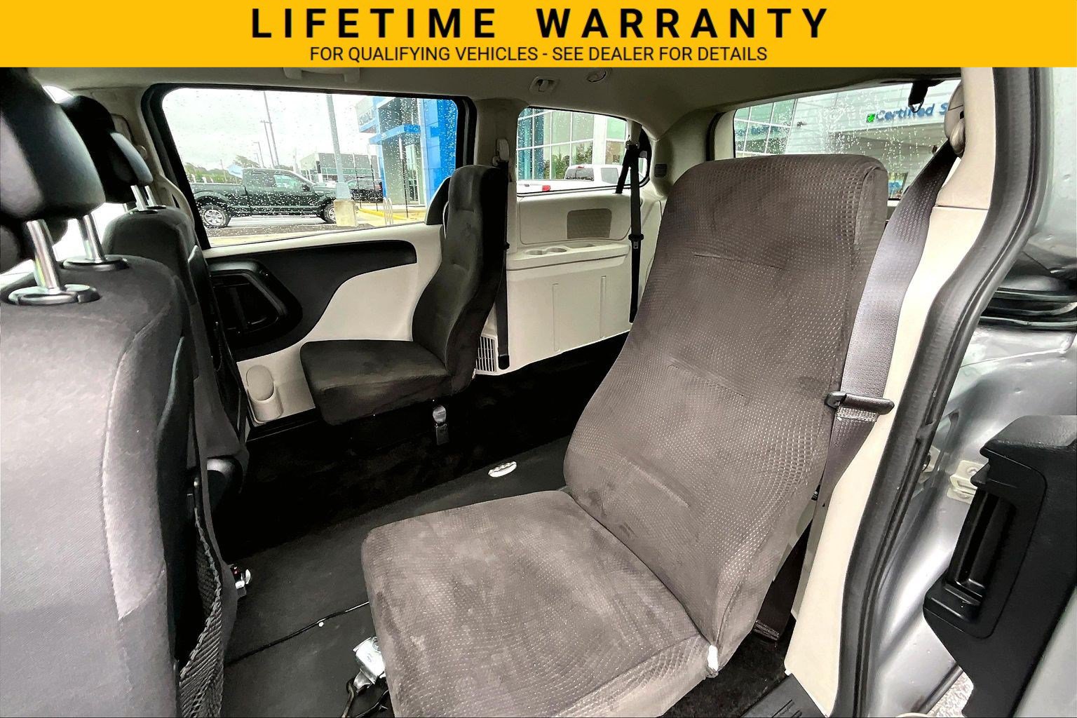 Used 2018 Dodge Grand Caravan SE FWD image 22