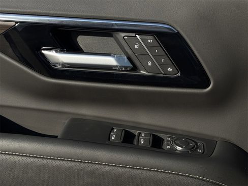 New 2026 Chevrolet Suburban Premier image 21