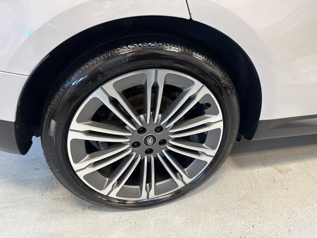Used 2025 Land Rover Range Rover Sport SE AWD/4WD image 9