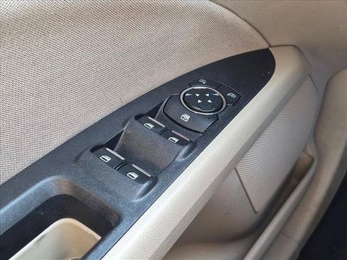 Used 2018 Ford Fusion SE w/ Fusion SE Technology Package FWD image 12