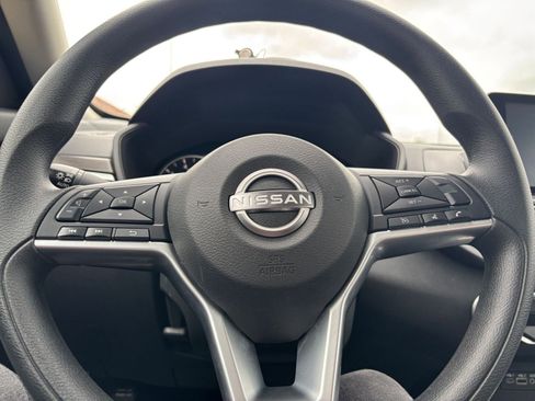 Used 2025 Nissan Altima 2.5 SV FWD image 27