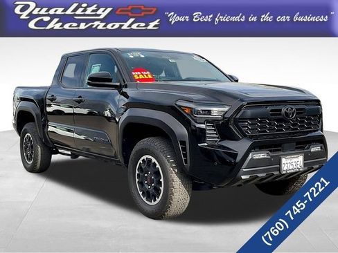 Used 2025 Toyota Tacoma TRD Off-Road w/ TRD Off Road Upgrade Package AWD/4WD image 1