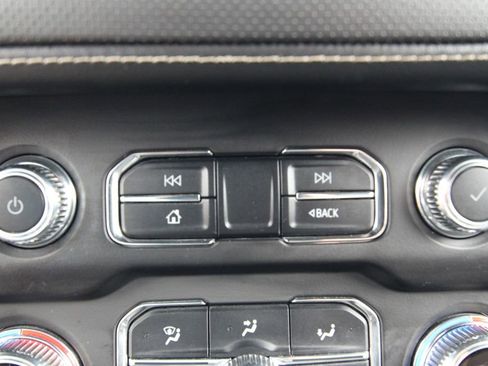 Used 2021 GMC Yukon XL SLT AWD/4WD image 30