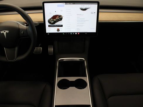 Used 2024 Tesla Model Y Performance AWD/4WD image 18