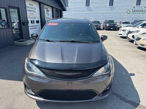Used 2020 Chrysler Pacifica Touring w/ S Appearance Package FWD image 9