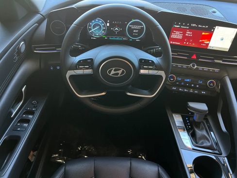 Certified 2026 Hyundai Elantra Limited FWD image 15