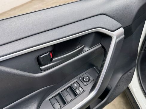 Used 2020 Toyota RAV4 LE image 11