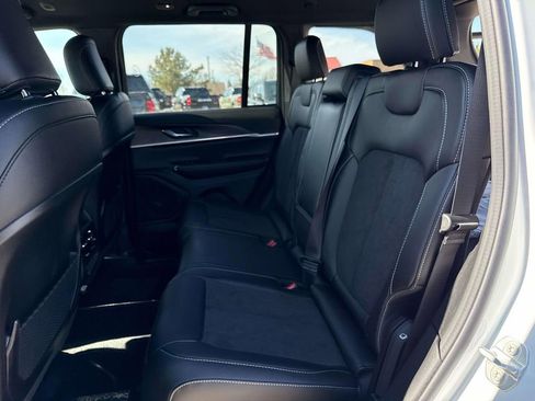 New 2026 Jeep Grand Cherokee Altitude AWD/4WD image 8