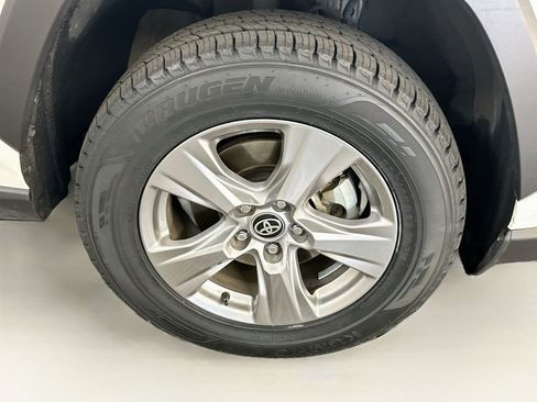 Used 2024 Toyota RAV4 XLE w/ Convenience Package AWD/4WD image 11