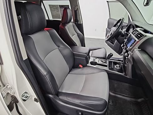 Used 2020 Toyota 4Runner SR5 image 39