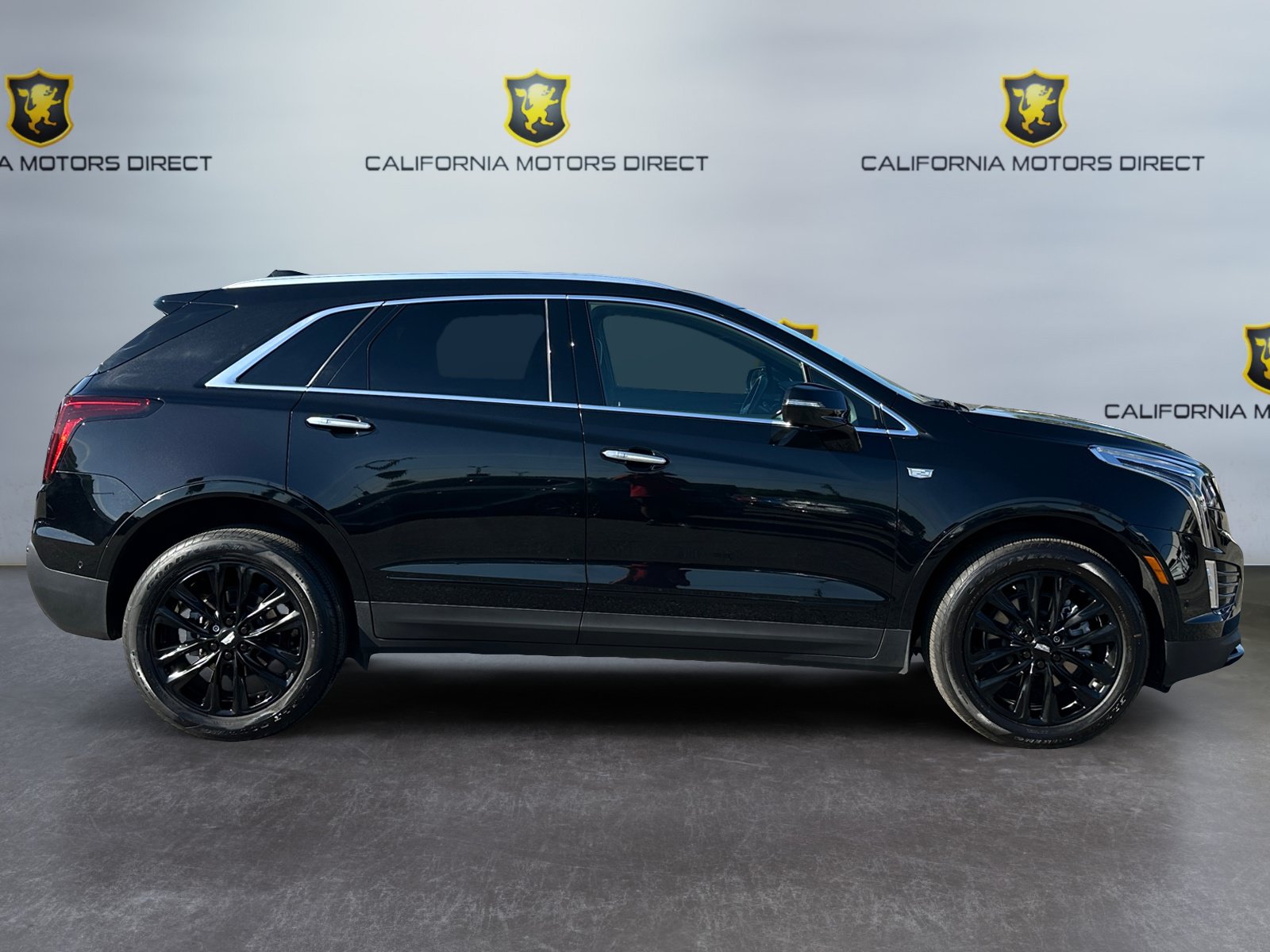 Used 2022 Cadillac XT5 Premium Luxury w/ LPO, ONYX Package FWD image 6