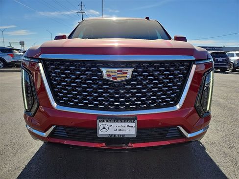 Used 2025 Cadillac Escalade Luxury image 12