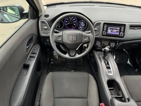 Used 2020 Honda HR-V LX image 9