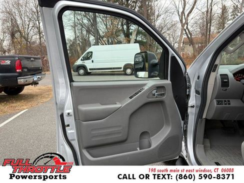 Used 2015 Nissan Frontier SV image 15