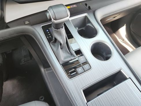 Used 2025 Toyota Sienna XLE FWD image 19
