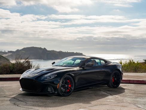 Used 2023 Aston Martin DBS Coupe RWD image 29