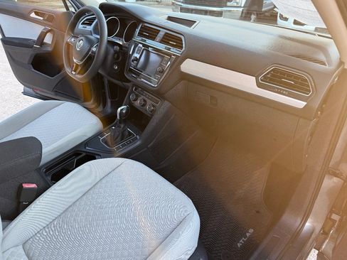 Used 2020 Volkswagen Tiguan S image 14