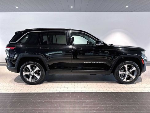 Used 2023 Jeep Grand Cherokee 4WD 4xe w/ Luxury Tech Group II image 11