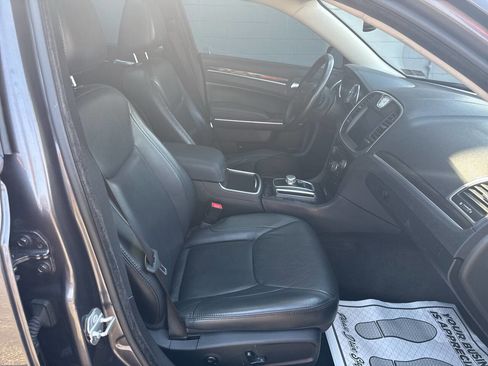Used 2015 Chrysler 300 Limited image 24