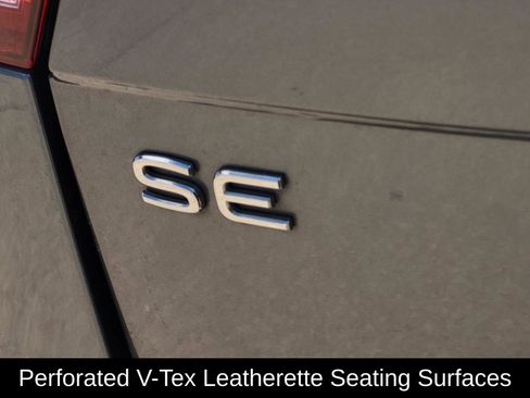 Used 2022 Volkswagen Tiguan SE w/ Panoramic Sunroof Package FWD image 6