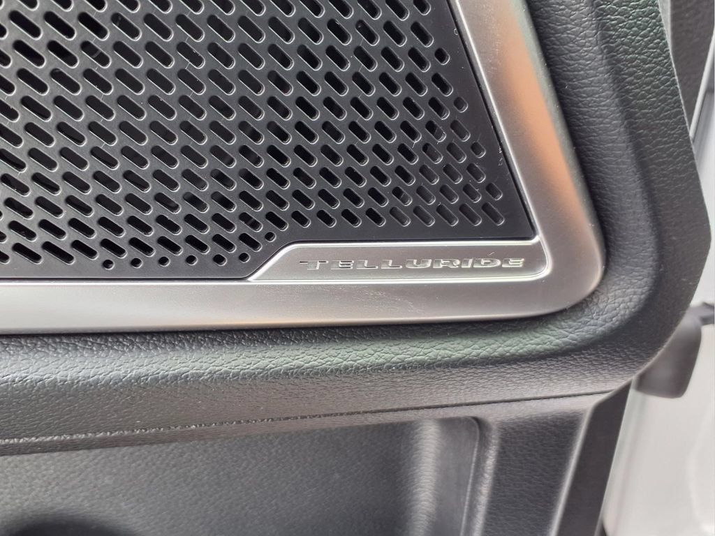 Used 2025 Kia Telluride S AWD/4WD image 16