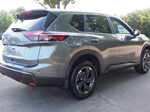 Used 2026 Nissan Rogue SV FWD image 7