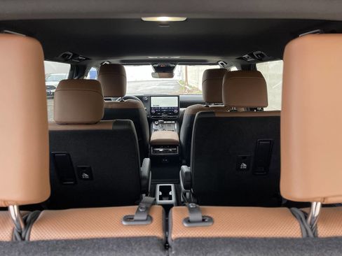 Used 2025 Lexus GX 550 w/ Accessory Package (Z1) image 8