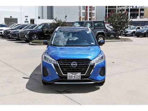 Used 2024 Nissan Kicks SV FWD image 2