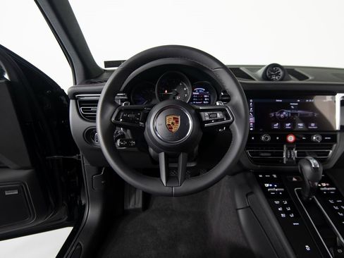 New 2026 Porsche Macan image 18