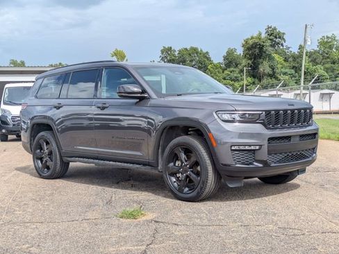 Used 2025 Jeep Grand Cherokee L Limited w/ Black Appearance Package AWD/4WD image 2
