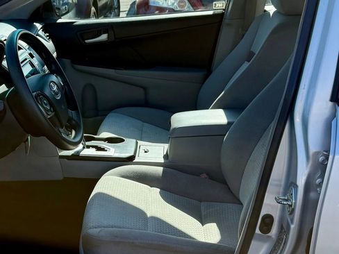 Used 2014 Toyota Camry LE image 11