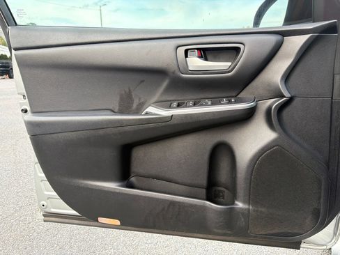 Used 2017 Toyota Camry SE FWD image 15