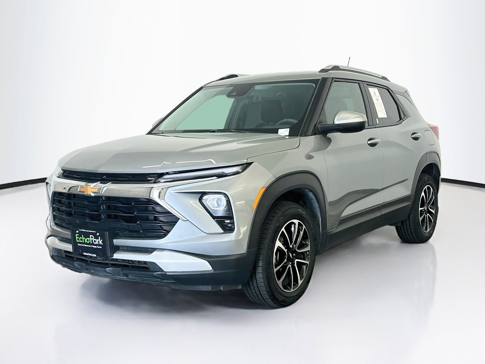 Used 2025 Chevrolet TrailBlazer LT AWD/4WD image 3