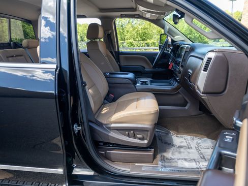 Used 2017 GMC Sierra 2500 Denali w/ Duramax Plus Package AWD/4WD image 30
