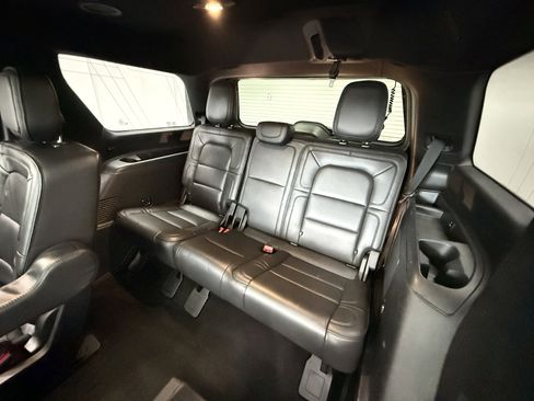 Used 2018 Lincoln Navigator Select w/ Technology Package image 30