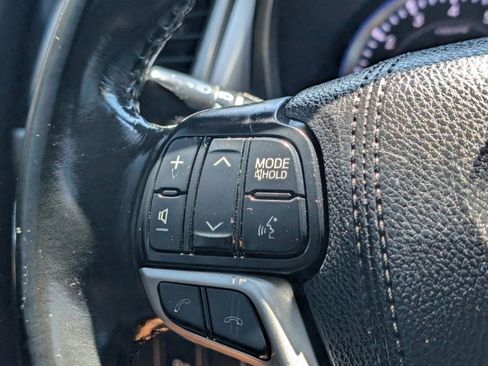 Used 2017 Toyota Highlander Limited image 25