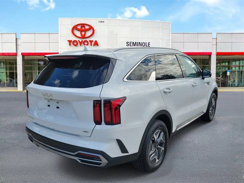 Used 2023 Kia Sorento EX image 3