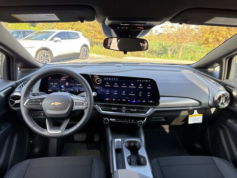 New 2026 Chevrolet Equinox EV LT image 12